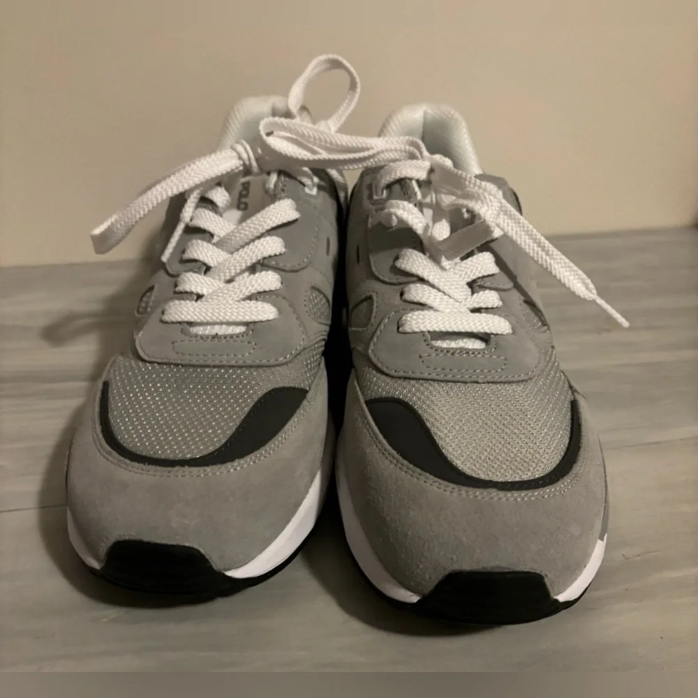 NWOT Men’s Polo Ralph Lauren Jogger Suede & Mesh Sneaker, Size 10, Soft Gray